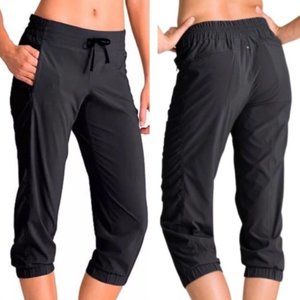Athleta La Viva Capri Black Jogger Pants
